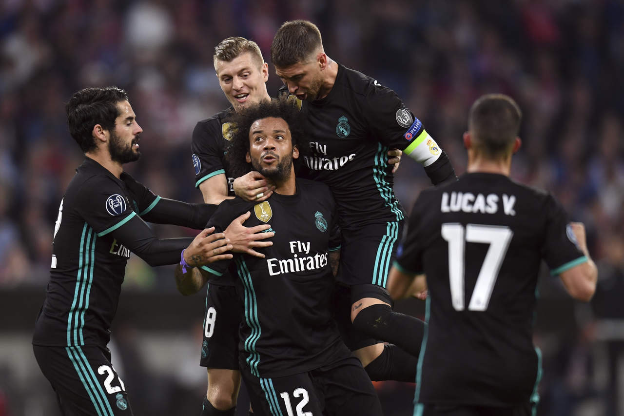 Jugadores del Madrid celebran el gol de Marcelo. (AP)