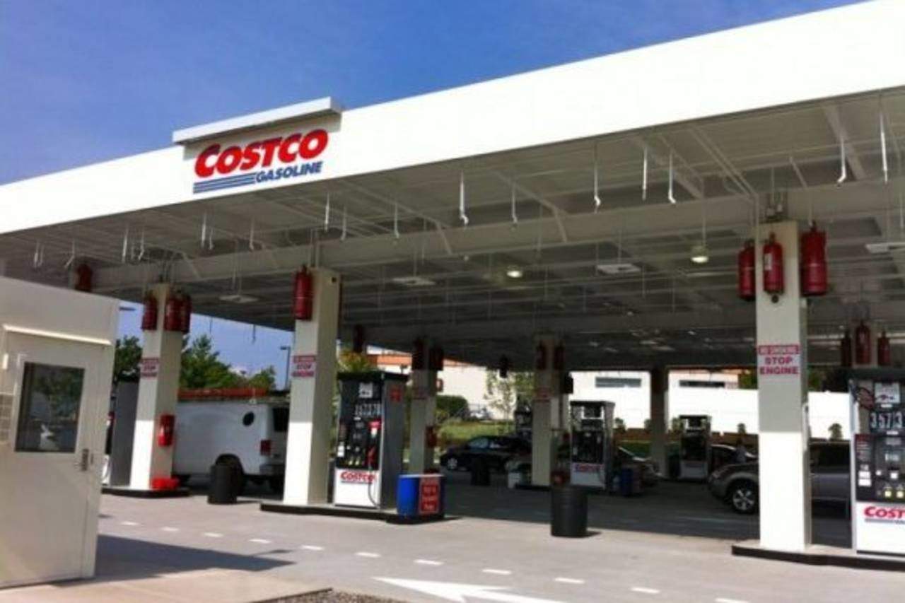 Saltillenses estrenan gasolinera; es la tercera estación en el país
