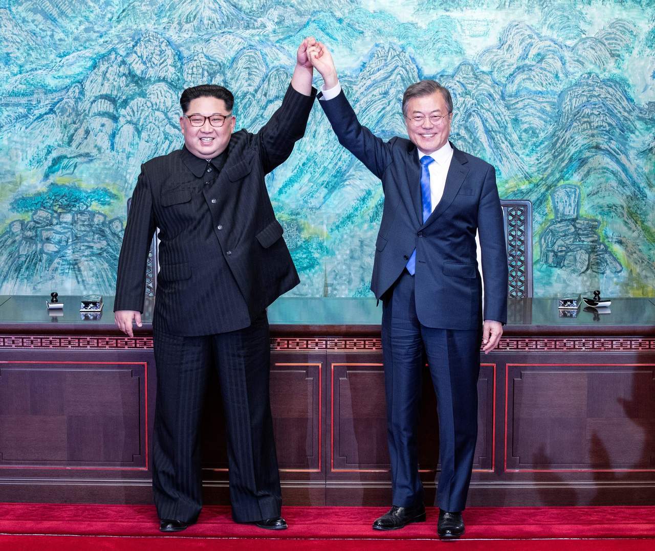 En una histórica cumbre en la frontera más fortificada del mundo, ambas partes buscan alcanzar algún tipo de tratado de paz, pero, sobre todo, un acuerdo sobre la desnuclearización del Norte. (EFE)