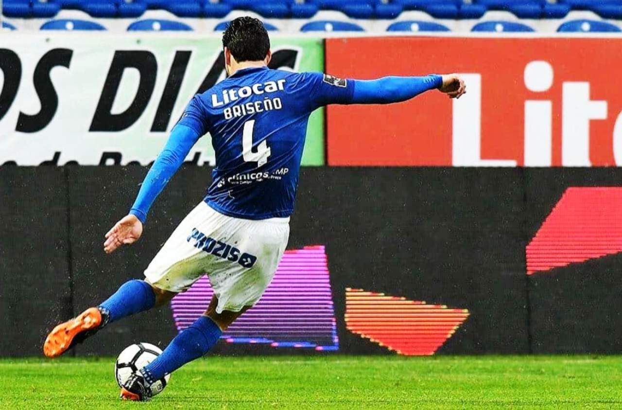 Antonio Briseño marcó el gol de la victoria en la jornada pasada ante Vitória Guimarães. (Especial)