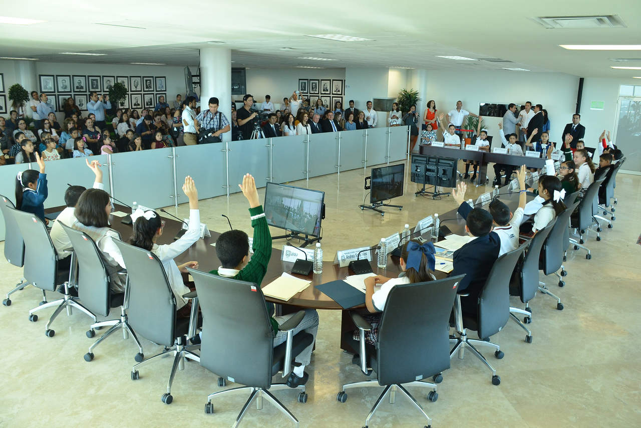 Se desarrolló la sesión del Cabildo Infantil en la presidencia municipal de Torreón. (FERNANDO COMPEÁN) 