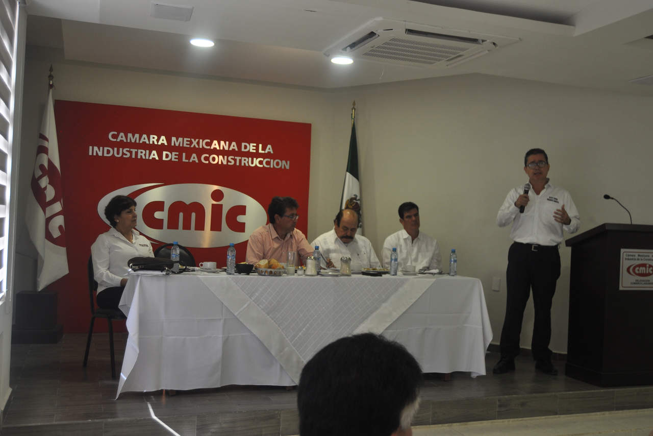 Encuentro.Candidatos dela coalición Juntos Haremos Historia atendieron el llamado que lanzó la CMIC. (GUADALUPE MIRANDA) 