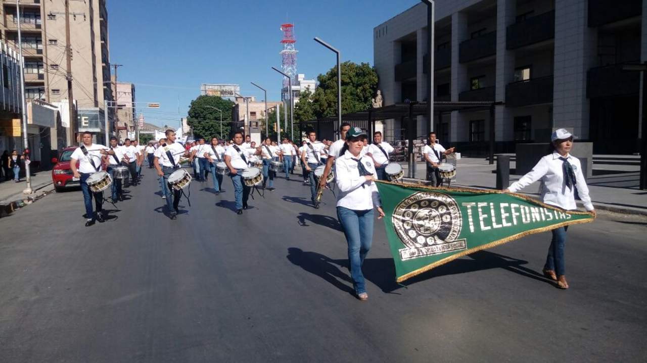 Aproximadamente mil personas marcharon por el Centro de Torreón en contra de la Reforma a Telecomunicaciones. (EDITH GONZÁLEZ) 