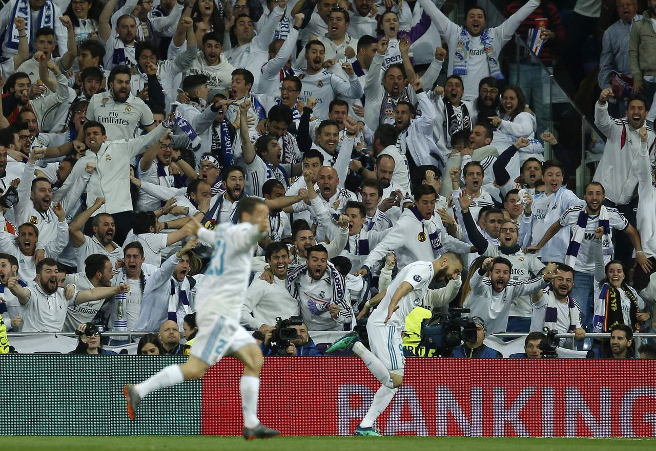 Con un doblete del francés Karim Benzema, el Real Madrid clasifica a su cuarta final en cinco años de UEFA Champions League.
