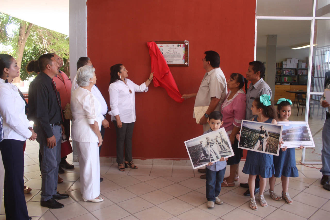 Aniversario. Por el 50 aniversario del fallecimiento de Juan Abusaid Chaya, se develaron unas placas conmemorativas.  (EL SIGLO DE TORREÓN/MARY VÁZQUEZ)