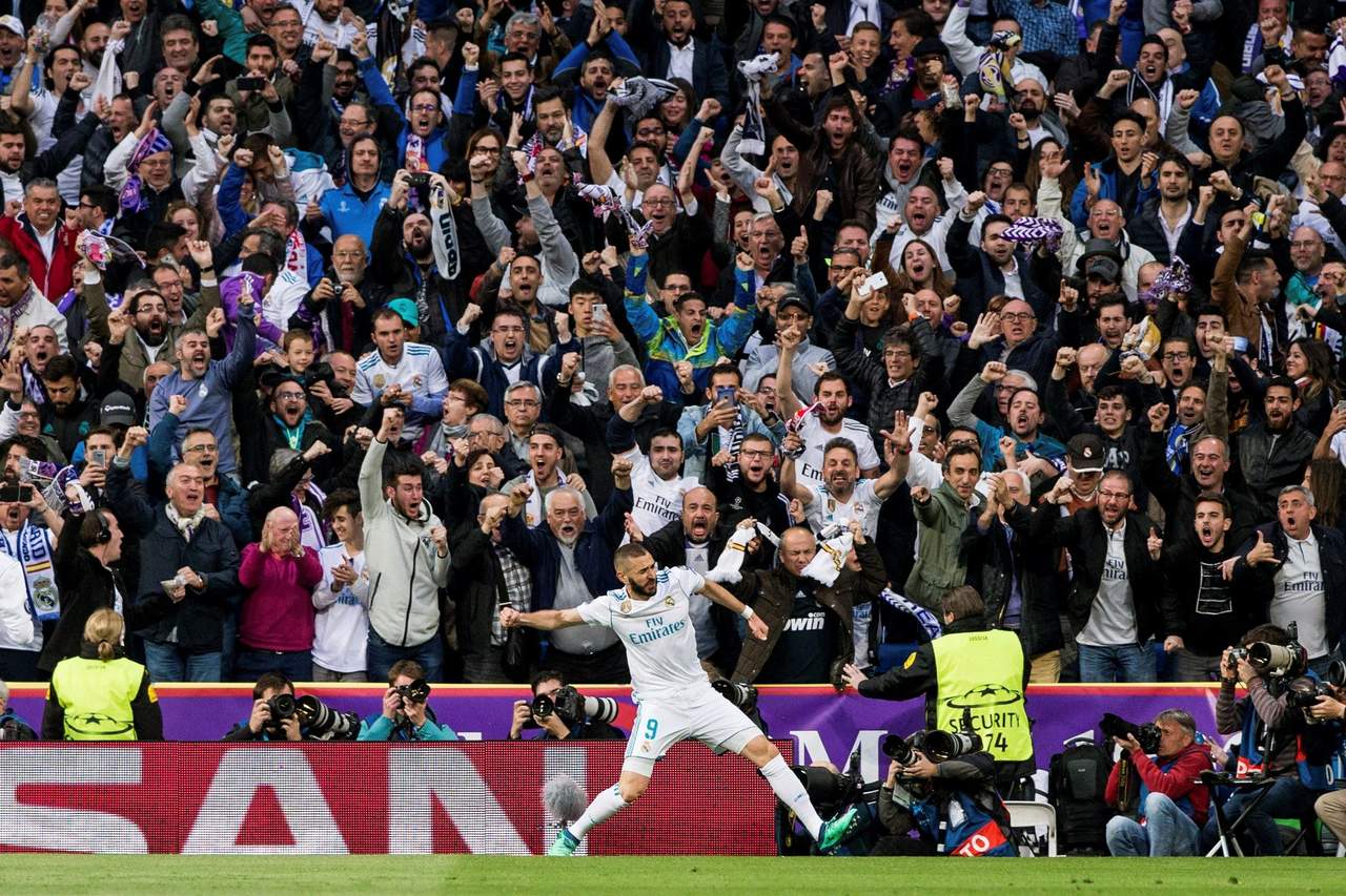 Karim Benzema anotó un par de goles, para poner al Real Madrid en la final de la ‘Champions’. (AP y EFE)
