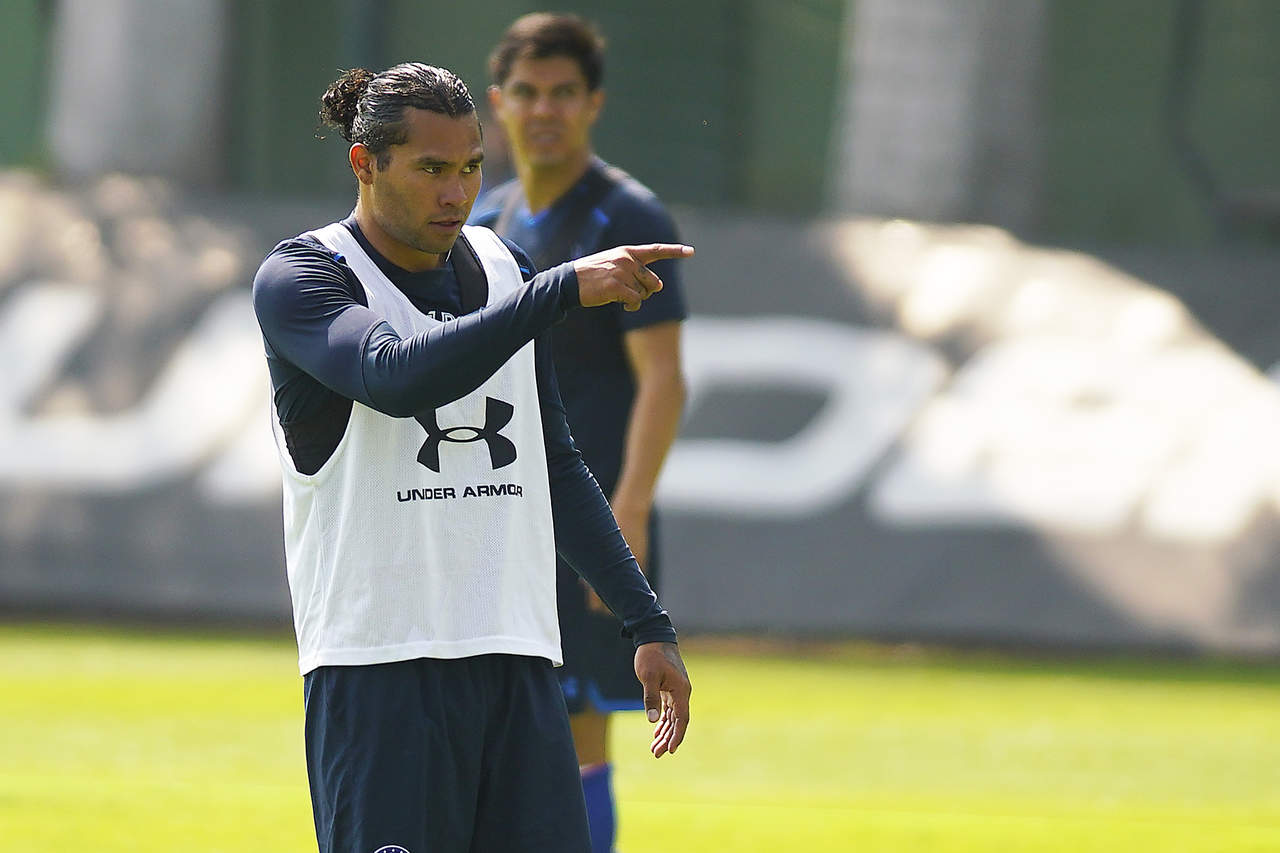 Carlos Pena, en un entrenamiento con Cruz Azul. (Jam Media)