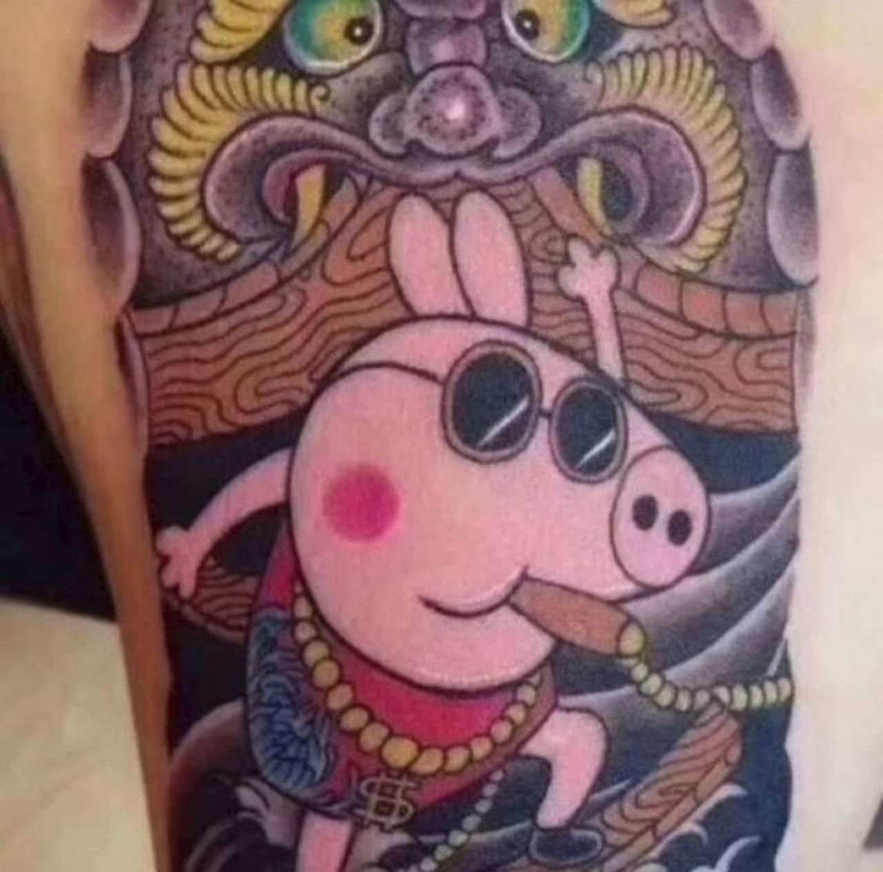 Peppa Pig es censurada en China por el uso que hacen sus seguidores de su imagen porcina en videos de rap y tatuajes de “gangsters”. (ESPECIAL)