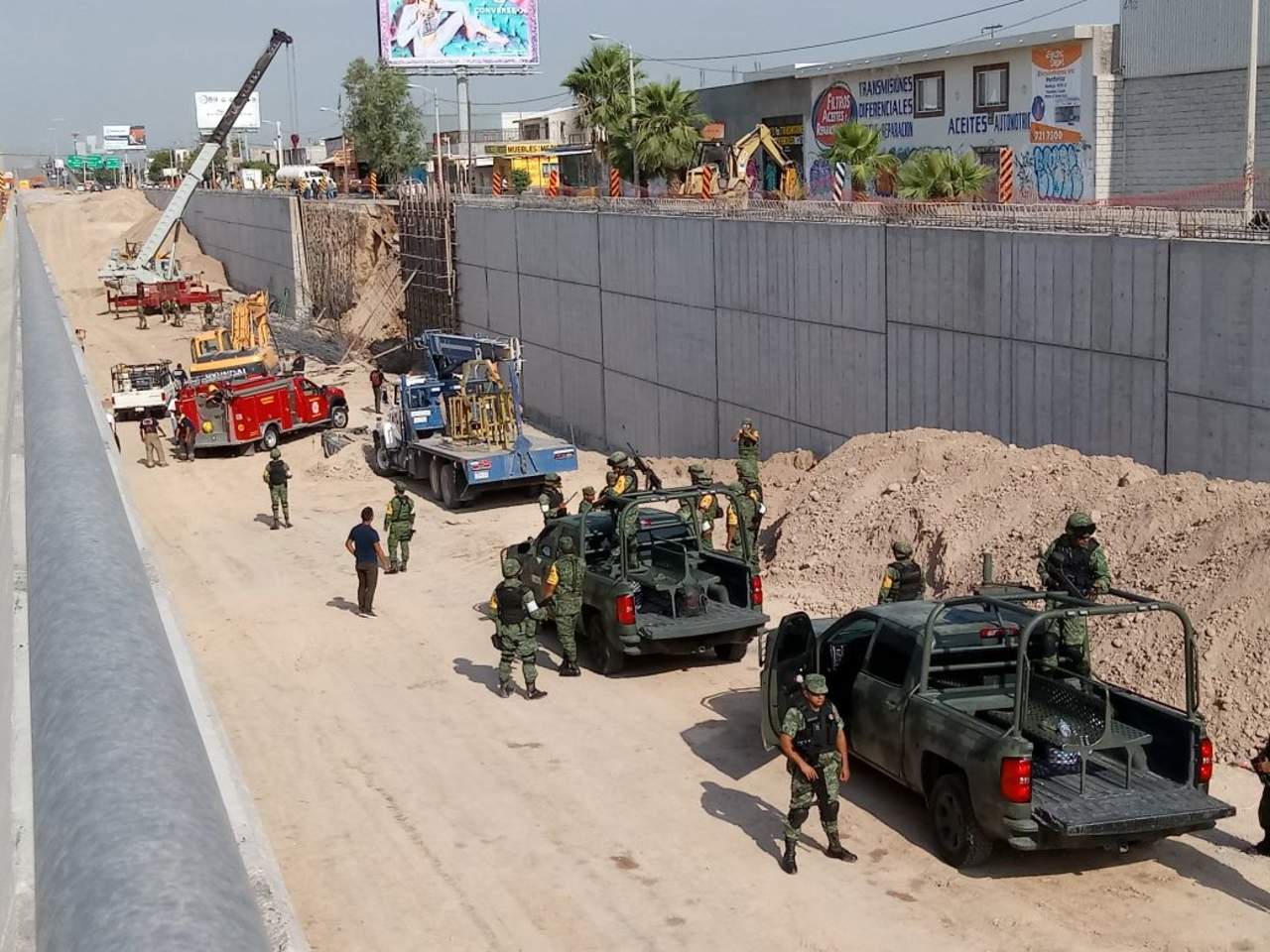 Efectivos del Ejército Mexicano se dieron cita en el lugar para activar el plan DN-III y descartar alguna situación de mayor riesgo.(FERNANDO COMPEÁN) 