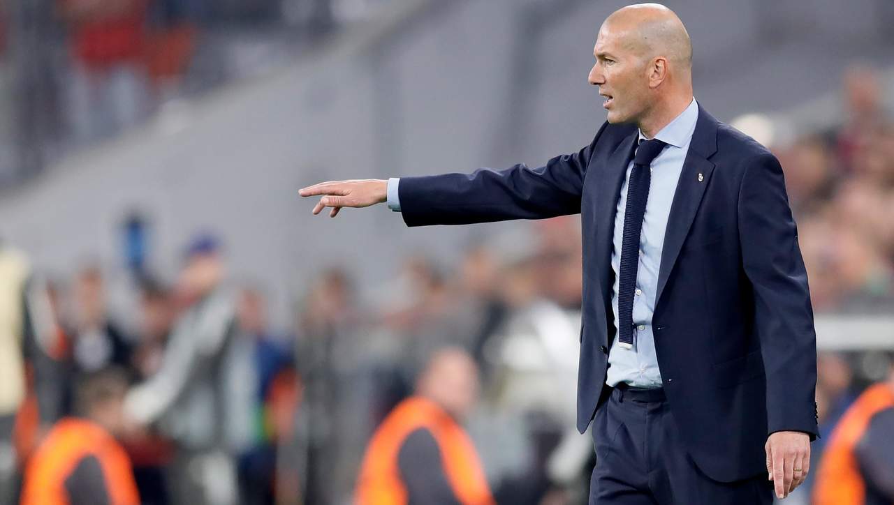 El francés Zinedine Zidane, técnico del Real Madrid, dijo que no hacer el ‘pasillo’ es decisión de él. (Archivo)
