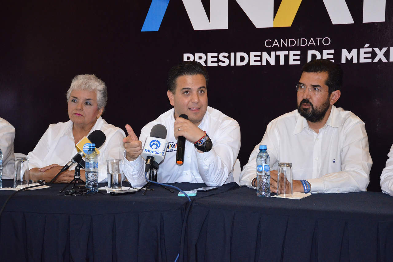 Indicó que existen dos alternativas, una es López Obrador y la otra Ricardo Anaya Cortés, candidato de la coalición Por México al Frente. (FERNANDO COMPEÁN)