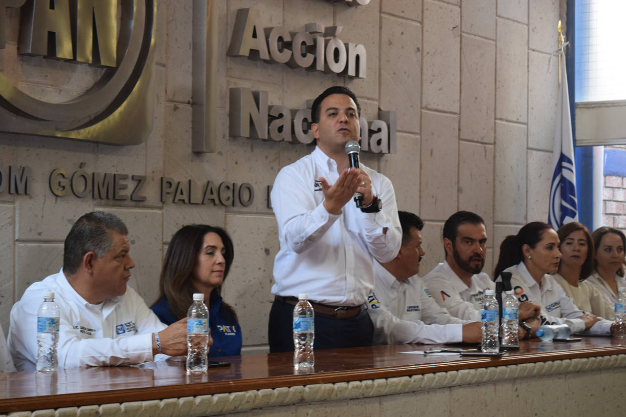 Visita. El presidente nacional del PAN, Damián Zepeda se reunió con candidatos y militancia en la sede del partido. (EL SIGLO DE TORREÓN)