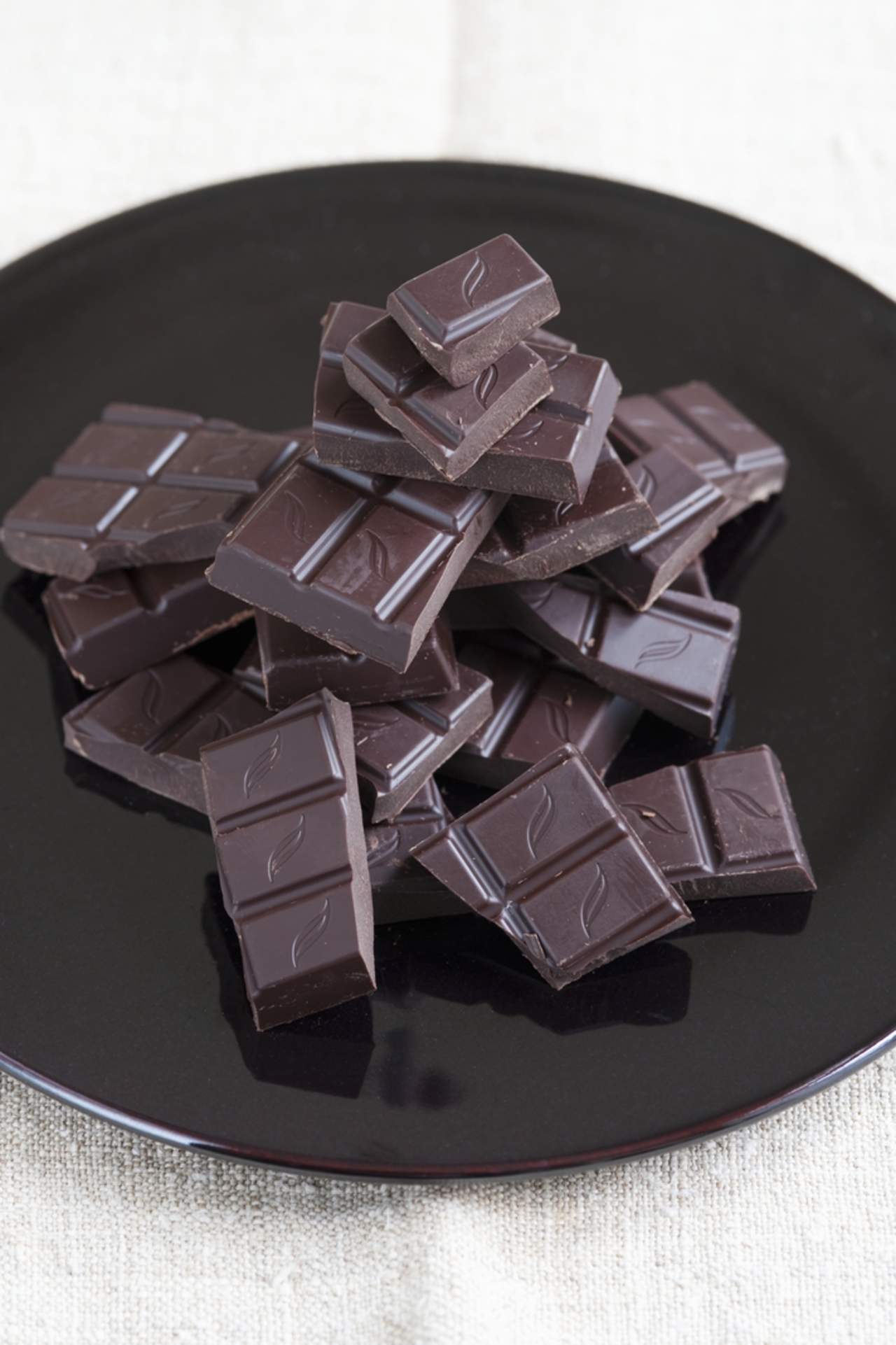 El consumo de chocolate amargo mejora la capacidad de ver objetos de bajo y alto contraste. (ARCHIVO)
