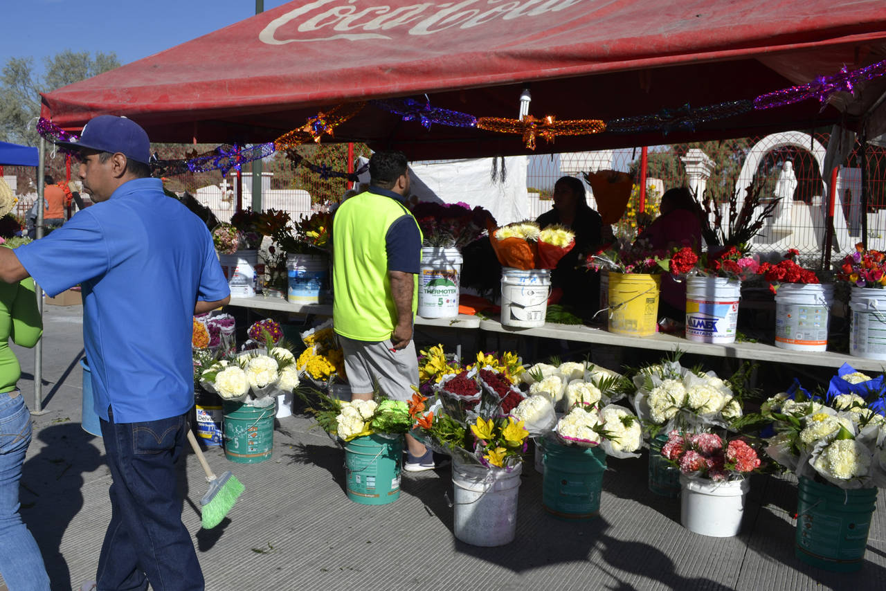 Puestos. Comerciantes instalarán puestos para venta de flores y otros, con motivo del Día de la Madre. (ARCHIVO)