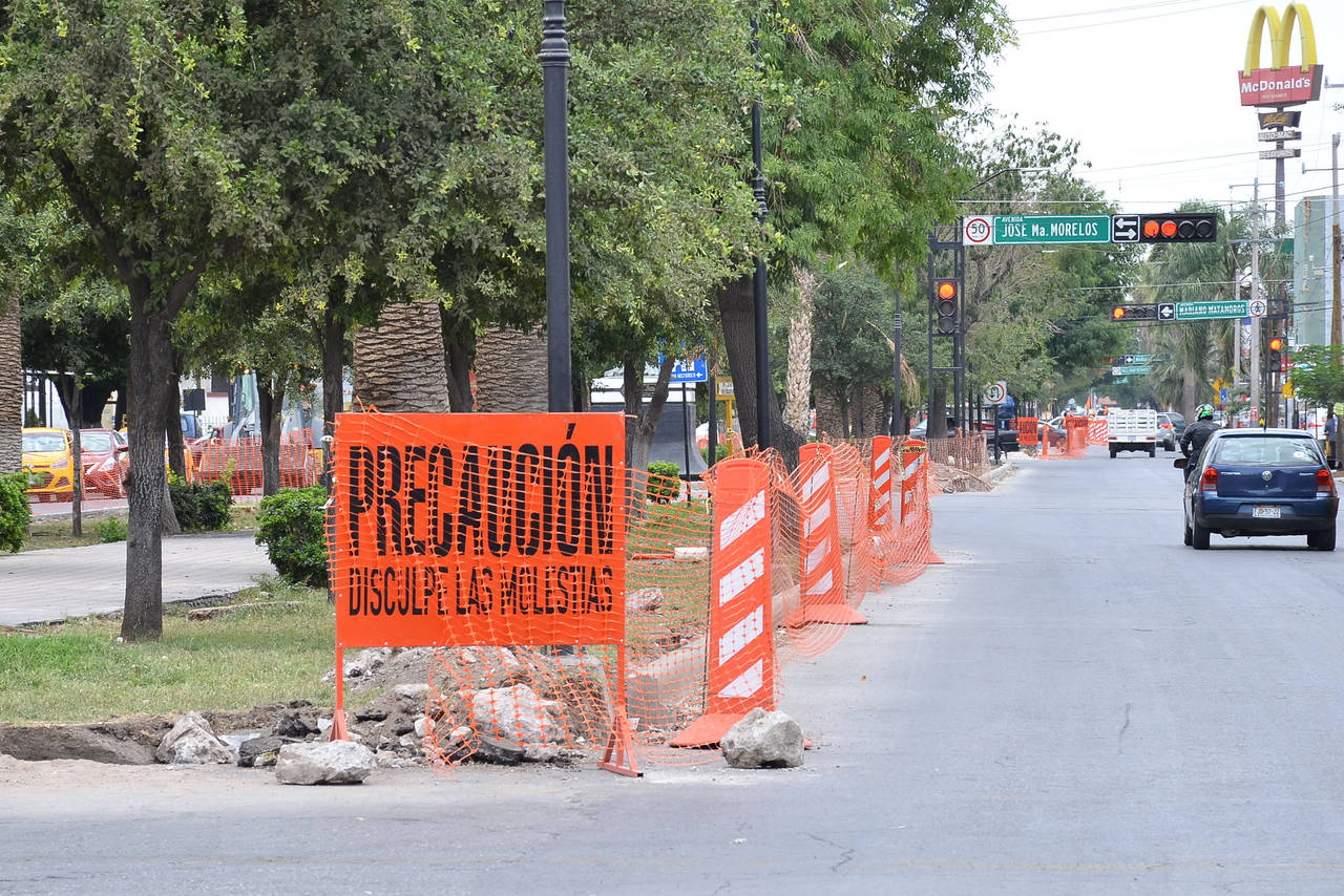 Avance. Según Obras Públicas del Municipio, se lleva 30 por ciento de avance en demolición de cordonería en la Colón. (FERNANDO COMPEÁN)