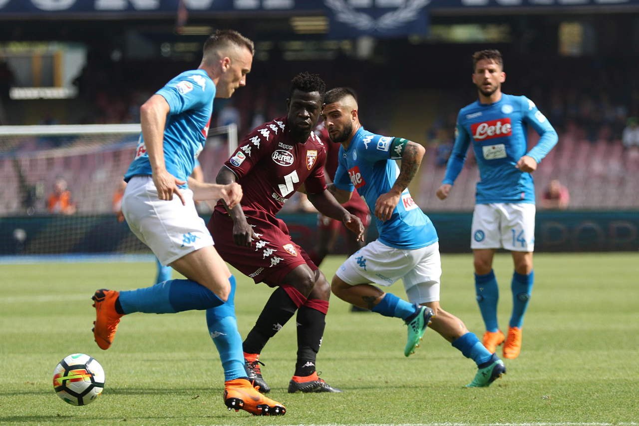 Napoli igualó a dos con Torino y está a seis puntos de la ‘Juve’. (EFE)