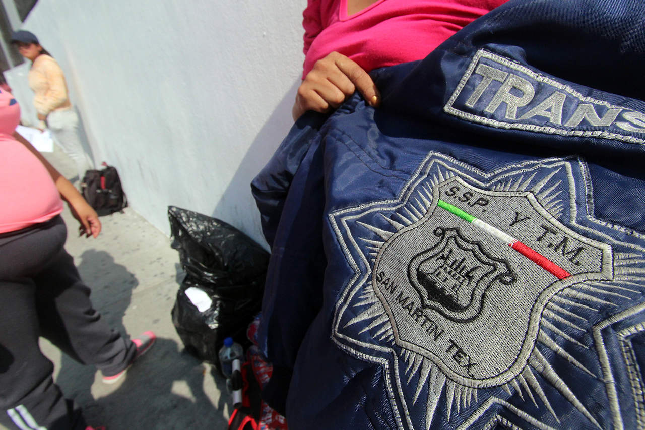 A un total de 135 elementos policíacos - entre ellos dos mandos- de San Martín Texmelucan, Puebla, se les dictaron diversas medidas cautelares luego de haber sido señalados de diversos delitos durante su función. (EL UNIVERSAL)