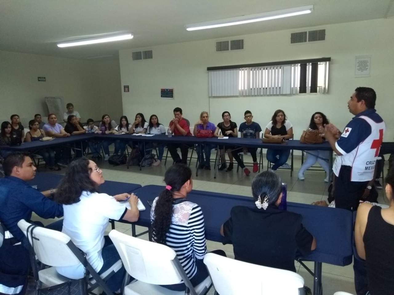 La benemérita institución de Torreón ofreció esta mañana un curso gratuito de Primeros Auxilios y RCP a la sociedad civil. (ANGÉLICA SANDOVAL)