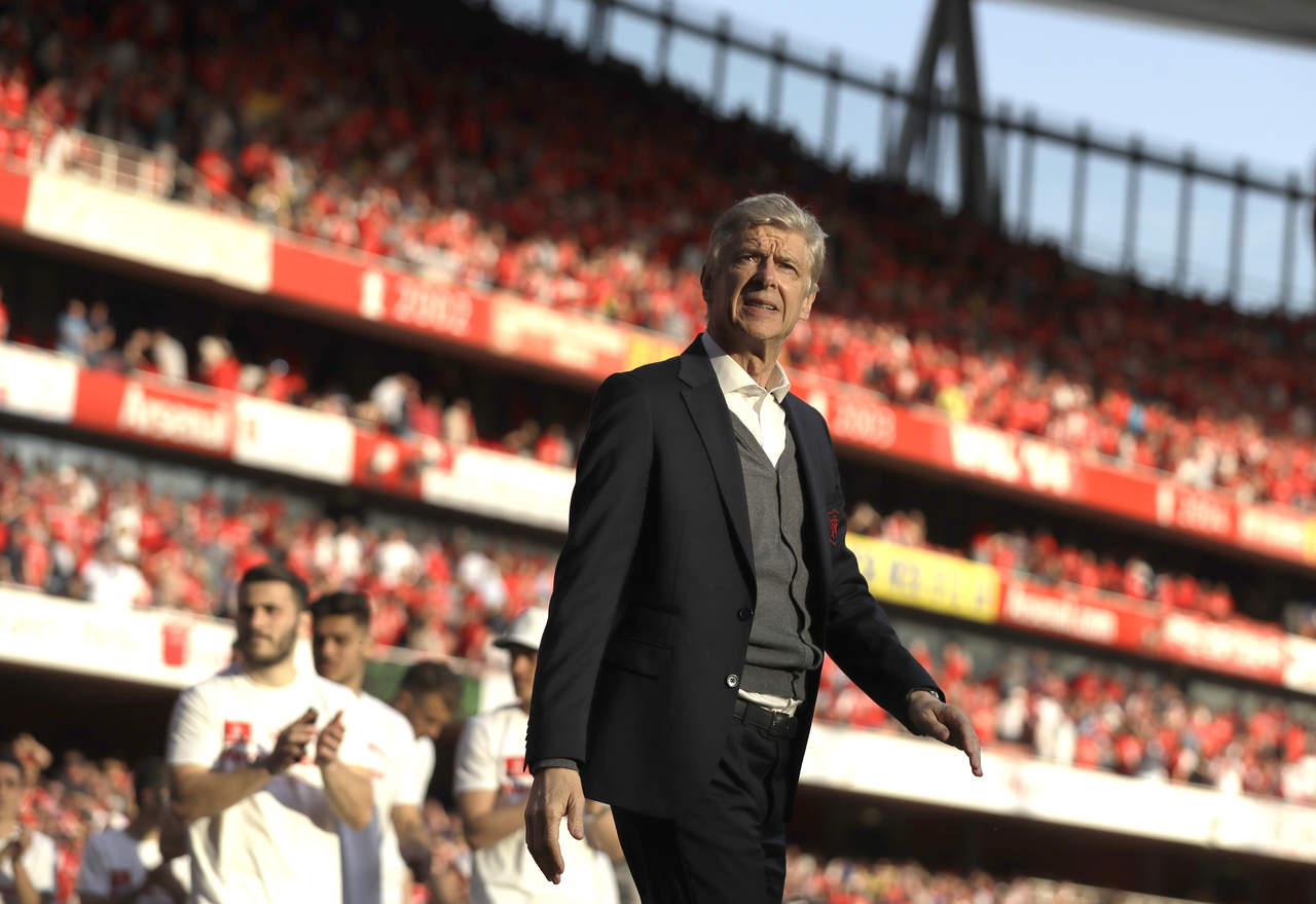Wenger dejará el Arsenal al final del presente curso tras 22 temporadas como entrenador y ya se especula sobre cuál será su próximo destino en el fútbol. (ARCHIVO)