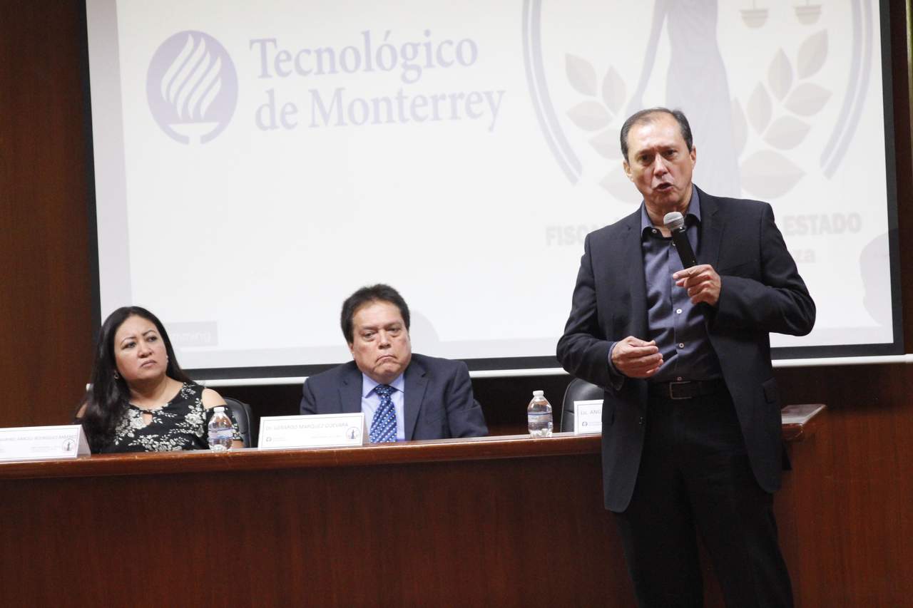 Angelberto Guardado, director del campus, manifestó que si se requiere adecuarán diplomados para el personal de la Fiscalía. (EL SIGLO DE TORREÓN)