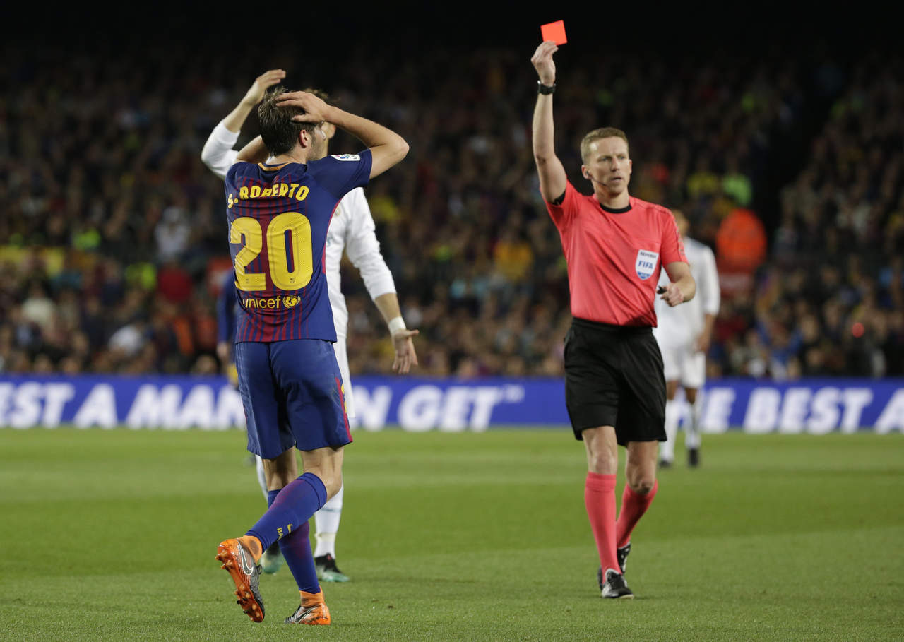 El defensor fue expulsado luego de agredir a Marcelo, defensor del Real Madrid, al que le propinó un codazo en la cara.