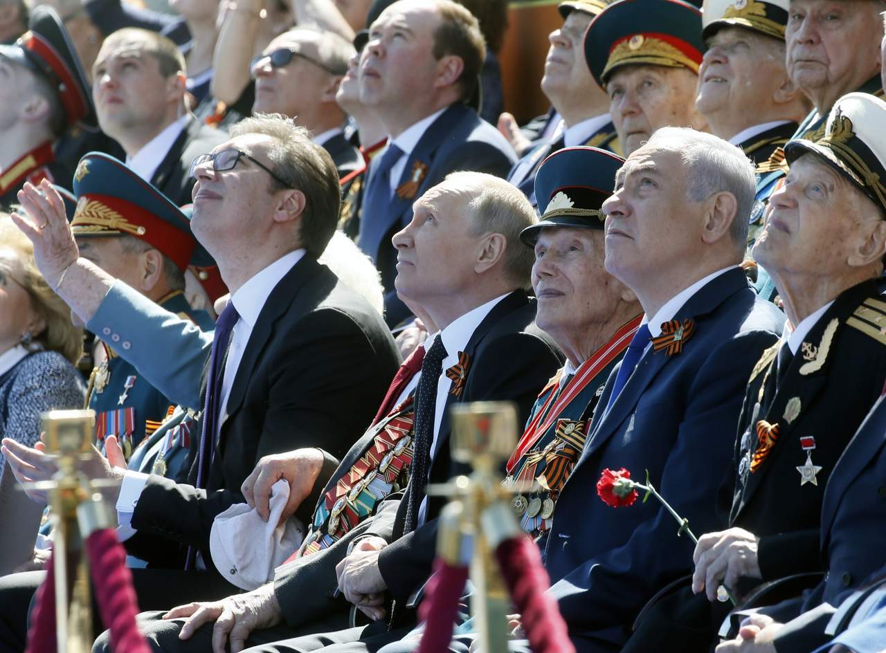 El jefe del Kremlin elogió a los veteranos de la II Guerra Mundial como 'un eterno ejemplo' para las siguientes generaciones. (AP)