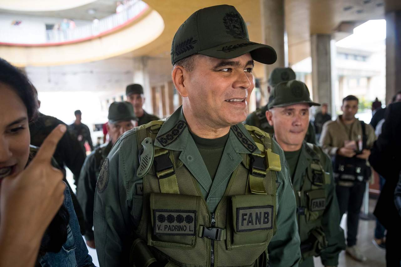 El ministro de Defensa, general Vladimir Padrino, aseguró que la Fuerza Armada garantizará la seguridad de los electores en los comicios, en los cuales el presidente Nicolás Maduro buscará su reelección en el cargo. (ARCHIVO)