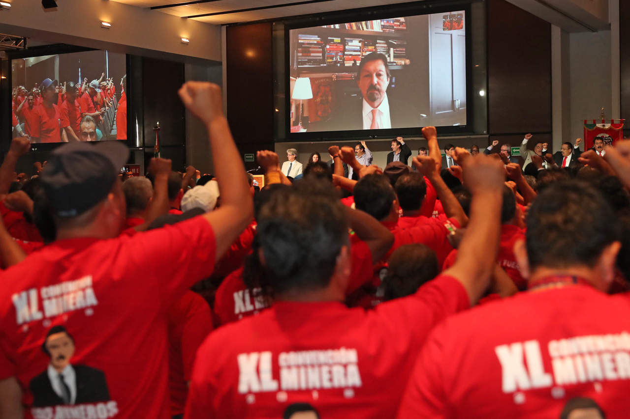 El sindicato minero dirigido por Napoleón Gómez Urrutia perdió una demanda por la que tendrá que regresar 54 millones de dólares a los trabajadores. (ARCHIVO)