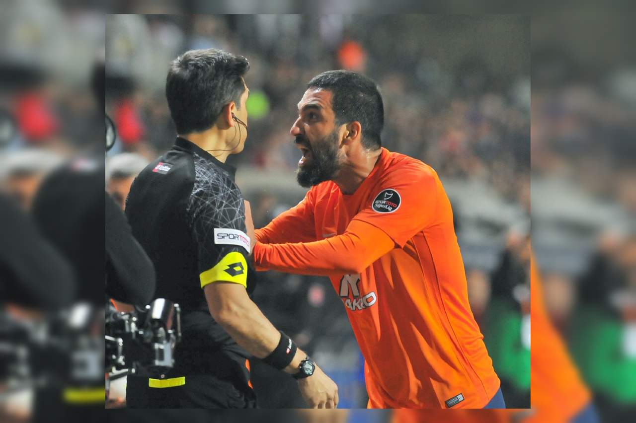 El incidente tuvo lugar el viernes pasado en un partido de la Superliga turca en el que se enfrentaron el Sivasspor y el Basaksehir. (Cortesía)