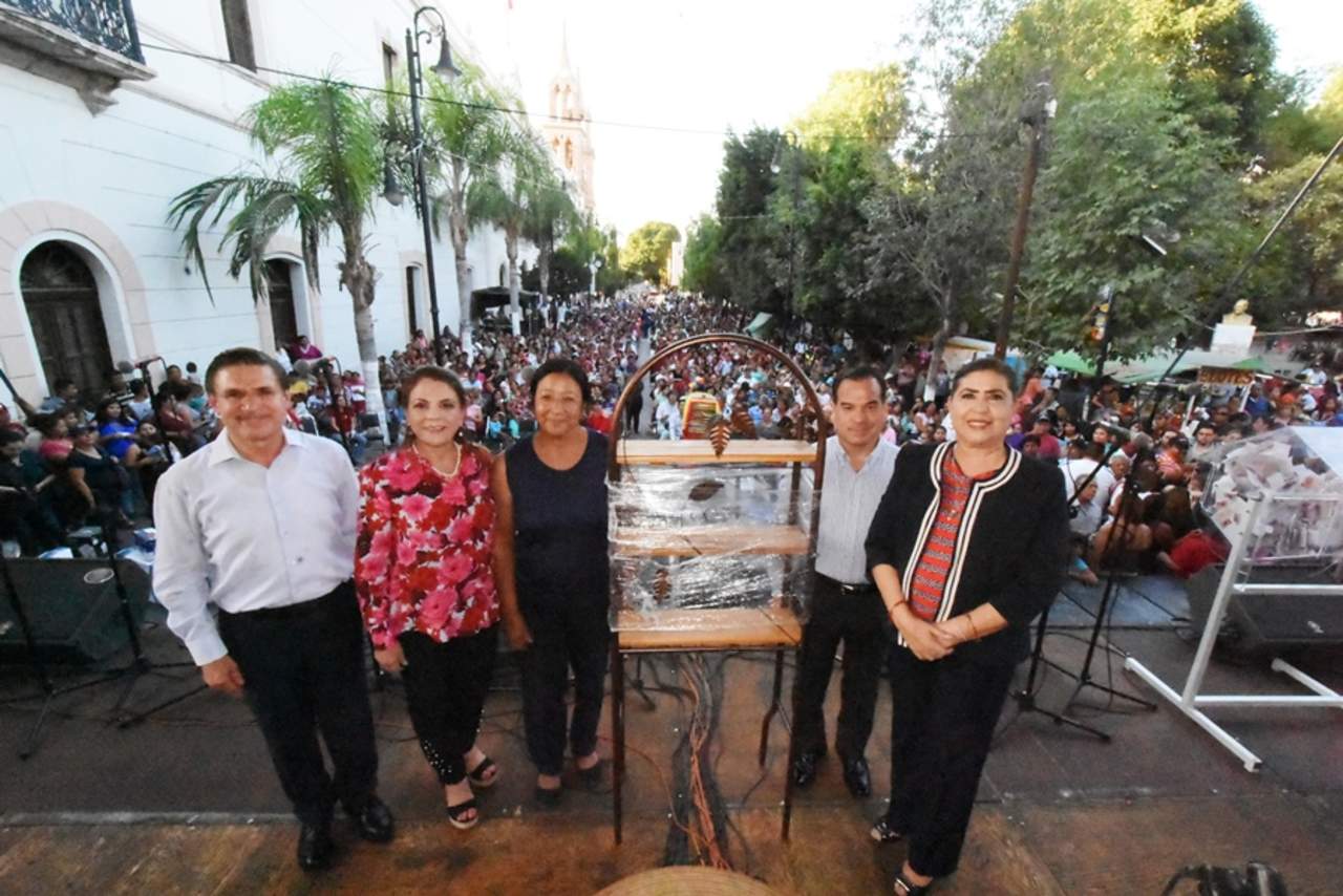 Encabezaron el evento de conmemoración del Día de las Madres en el municipio de Lerdo este jueves 9 de mayo. (EL SIGLO DE TORREÓN)