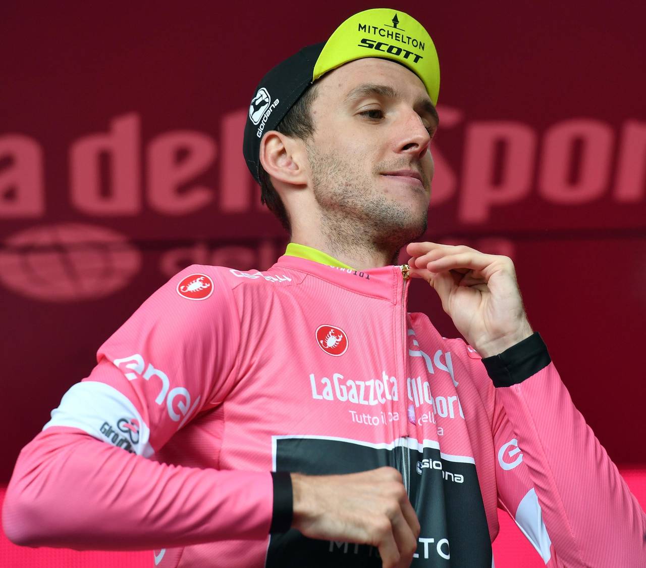 El británico Simon Yates. Yates es líder en el Giro, Chaves gana 6ta etapa