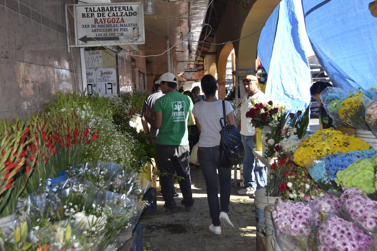 Ventas. Con motivo del Día de la Madre se incrementó la venta de flores naturales y otros giros en Gómez Palacio. (EL SIGLO DE TORREÓN)