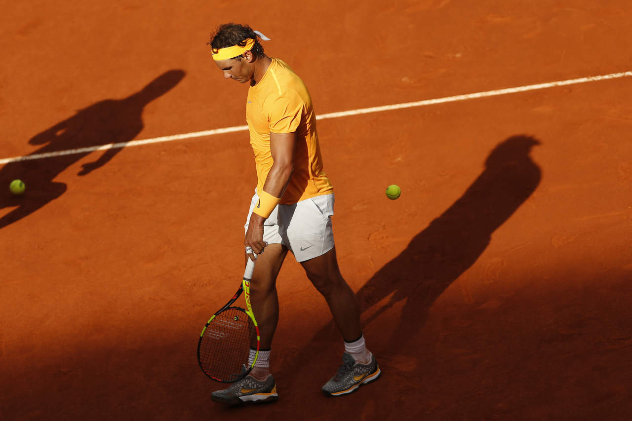 Rafael Nadal cayó 7-5, 6-3 ante Dominc Thiem en Madrid. (AP)