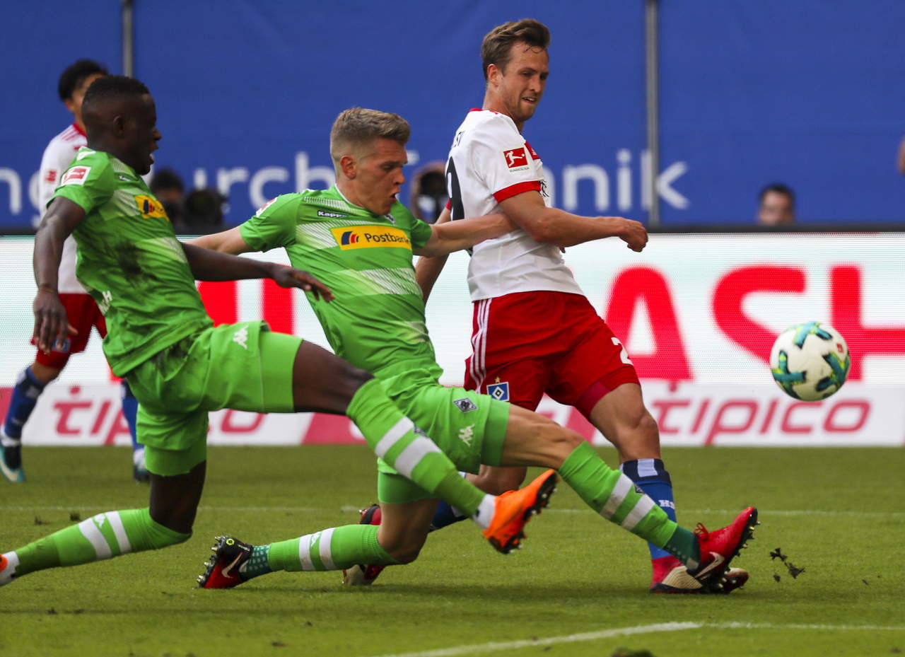 El Hamburgo no pudo salvarse pese a la victoria por 2-1 ante el Borussia Mönchengladbach. (EFE)