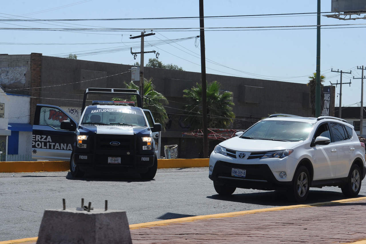 Alrededor de las 19:00 horas el Sistema de Emergencia activó el llamado código rojo ante el reporte de un robo de vehículo con violencia en bulevar Constitución y calle Agustín Zarzosa de la colonia Las Margaritas de Torreón. (ARCHIVO)