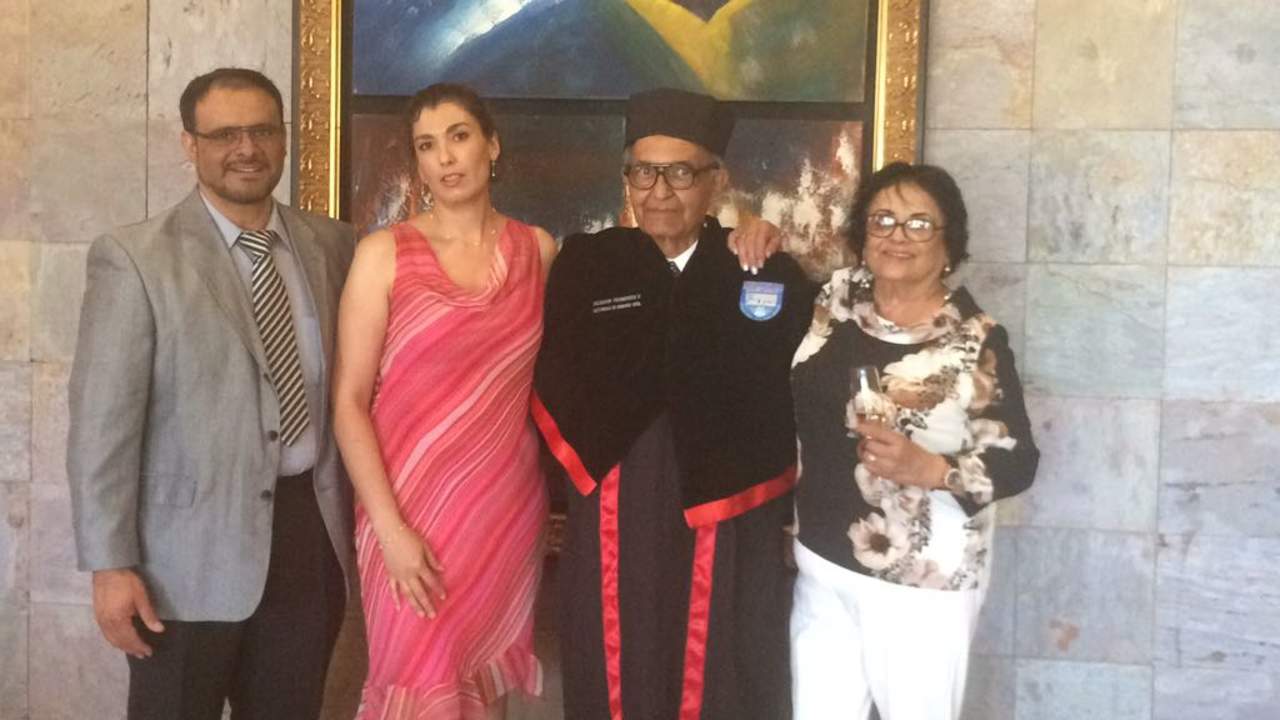 Dr. Salvador Viramontes Valdez con su esposa, María del Carmen Ibarra de Viramontes, su hijo, Gabriel Viramontes
Ibarra, y su nuera, Virginia Emma González de Viramontes.