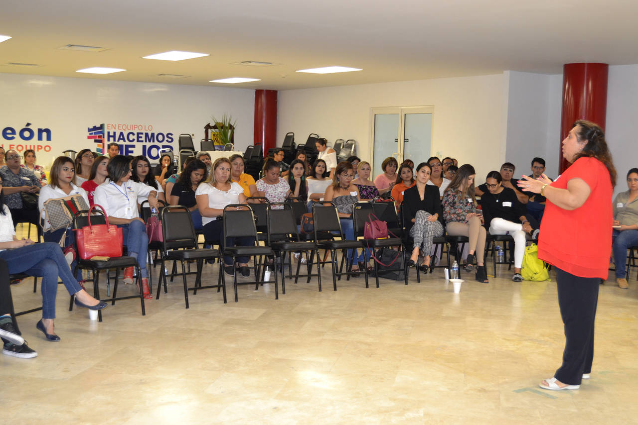 Capacitación. Imparten taller de transversalidad de la perspectiva de género a funcionarias y funcionarios públicos del municipio. (EDITH GONZÁLEZ)