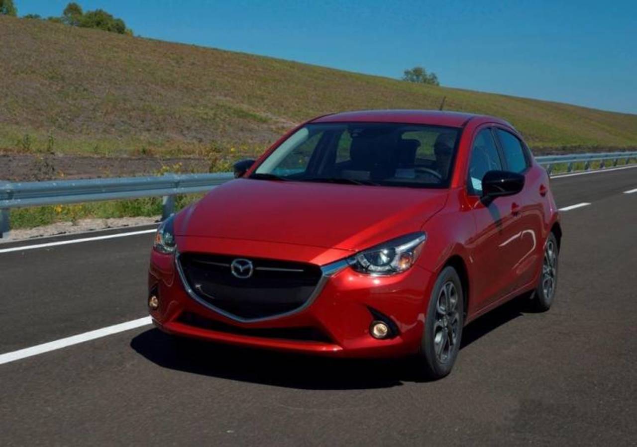 Atención.La atención se enfocó en la primera variante de su vehículo más pequeño, la versión sedán de Mazda 2. (ARCHIVO)