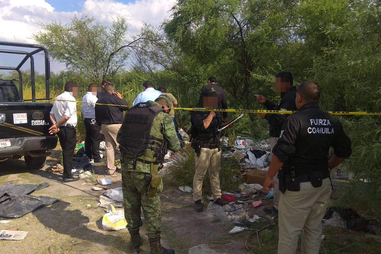 El cadáver se localizó a unos 100 metros de la carretera, en un basurero. (ARCHIVO) 