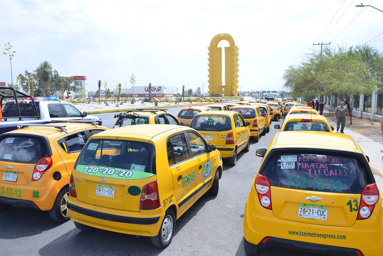 Paran taxis; exigen ir contra los Uber