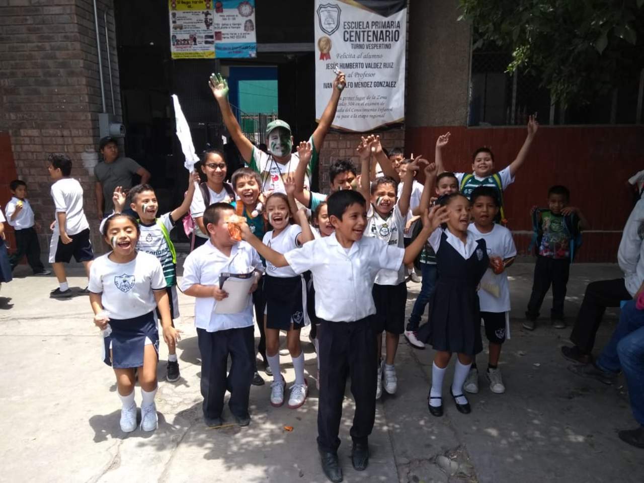 Se desborda euforia por el Santos en escuelas