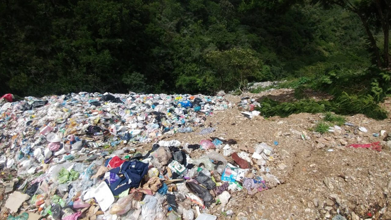 Abuso. En nuestro país, varias zonas protegidas han sido utilizadas como vertedero de residuos urbanos.