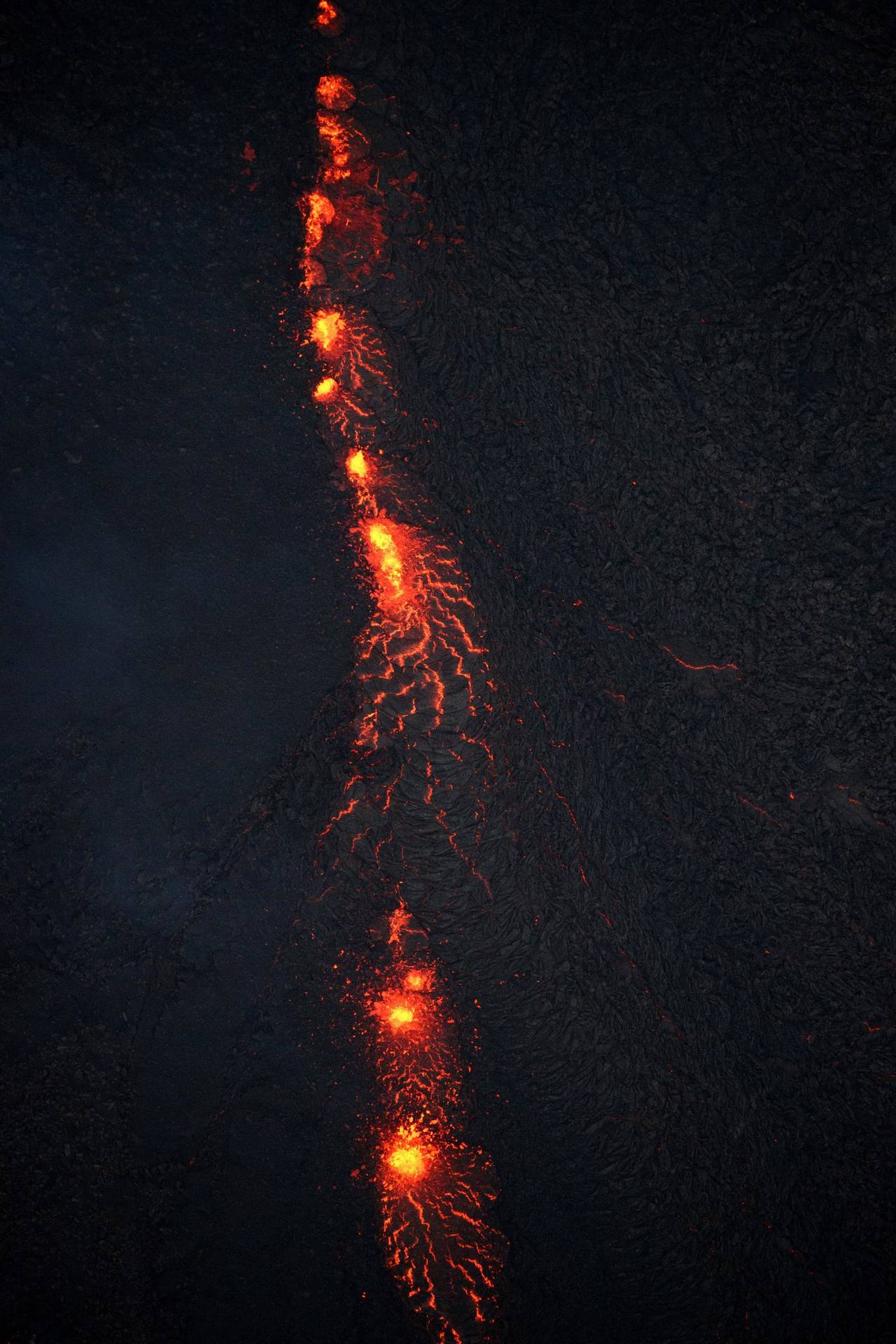 A la espera. El Servicio Geológico de EU ya elevó a alerta roja el nivel de advertencia ante la erupción del volcán Kilauea. (AP)