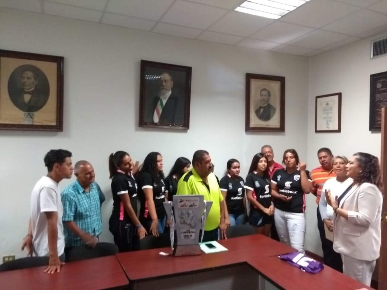 En la competencia “Copa Internacional Mazatlán, categoría femenil sub 19”, participaron 120 equipos de México, Estados Unidos y Colombia y quedaron como subcampeonas, después del equipo anfitrión; las Leonas de Sinaloa. (ESPECIAL)