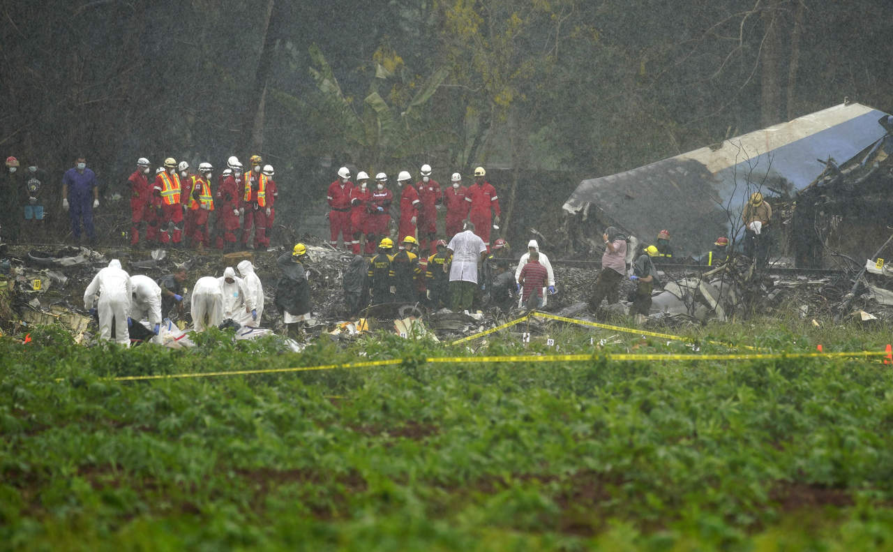 Son siete los mexicanos que perdieron la vida en el accidente. (AP) 