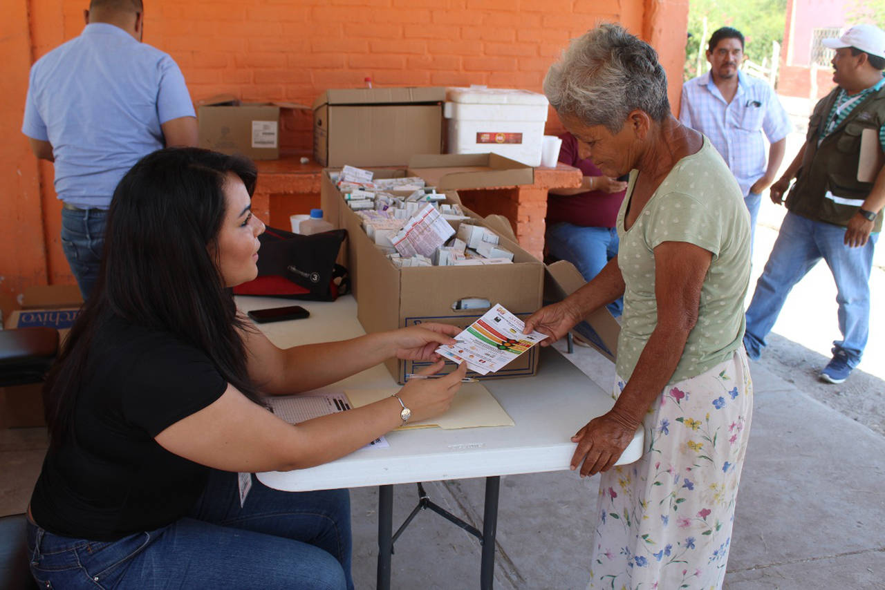 Atención. Consultas médicas entre otros servicios se ofrecieron en la brigada del DIF en los ejidos Raynosa y El Venado.