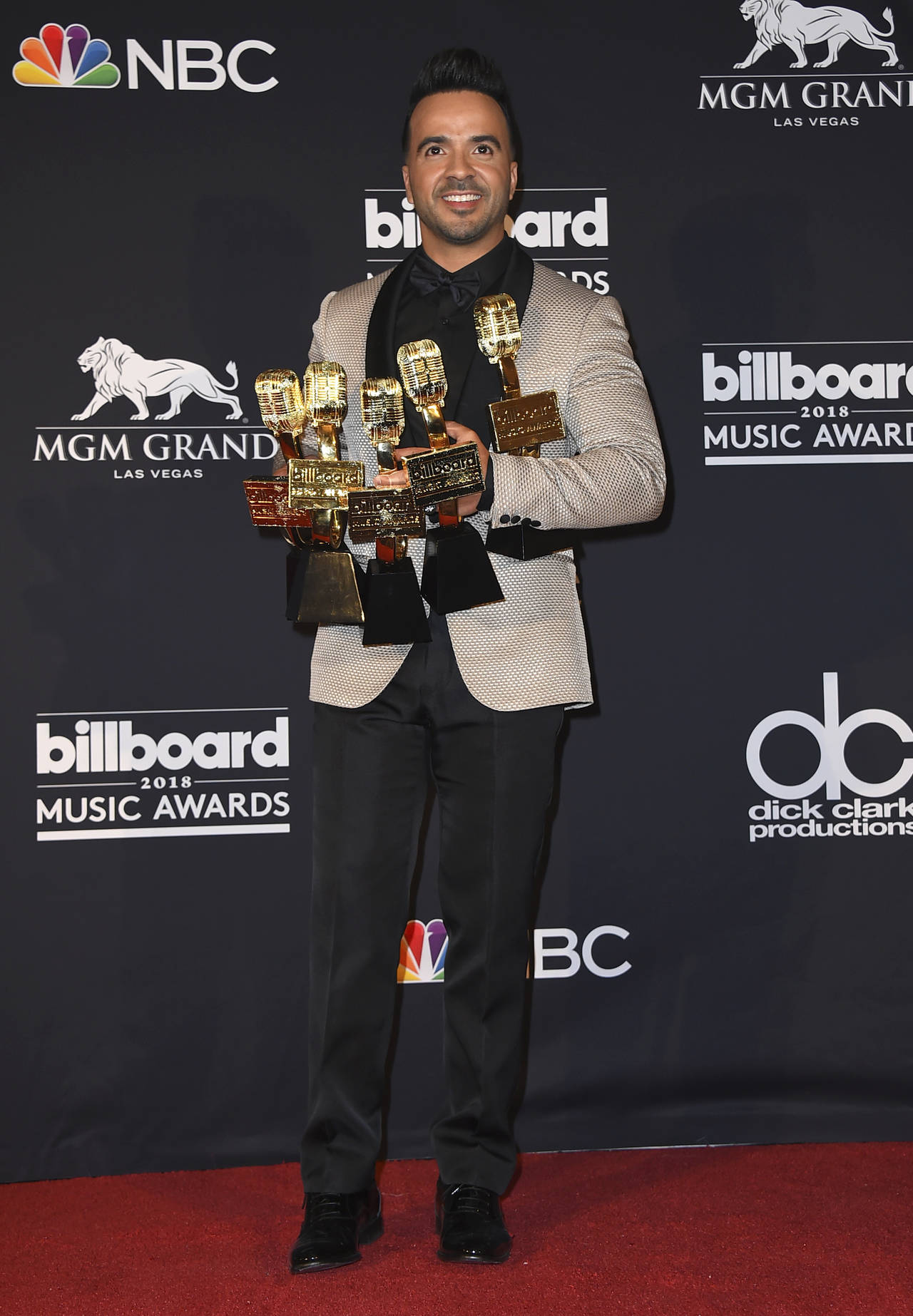 A manos llenas. Luis Fonsi recogió cinco premios, entre los que destacaron Canción Vendedora y Canción Latina. (ARCHIVO)