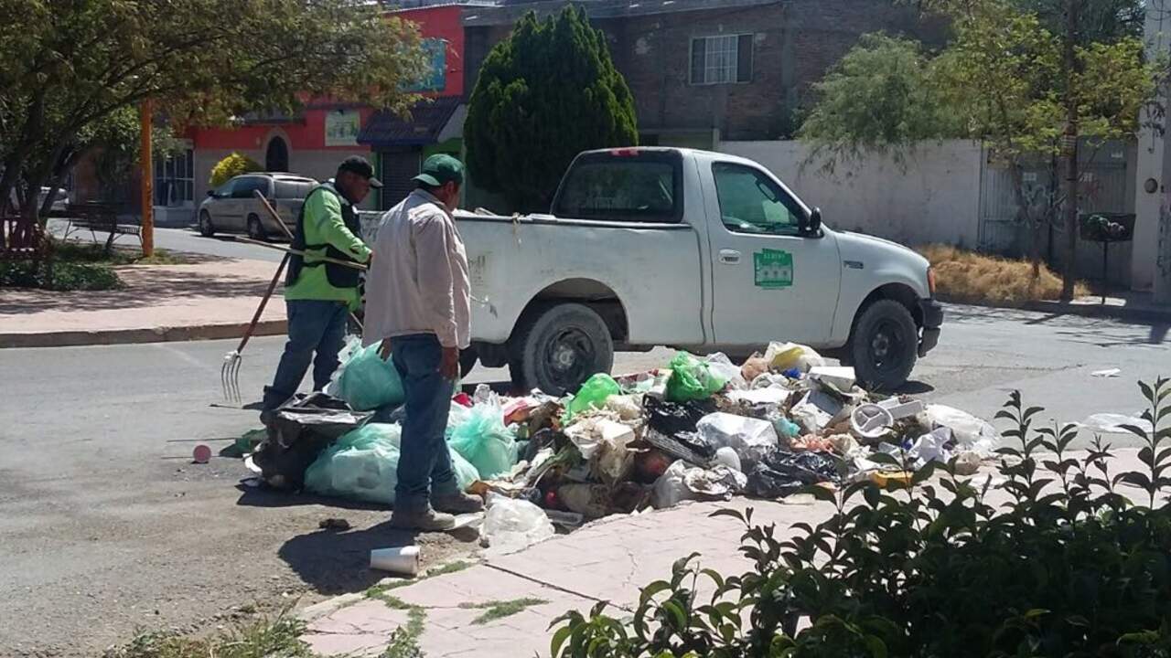 Festejos del Santos dejan media tonelada de basura en centro de Lerdo