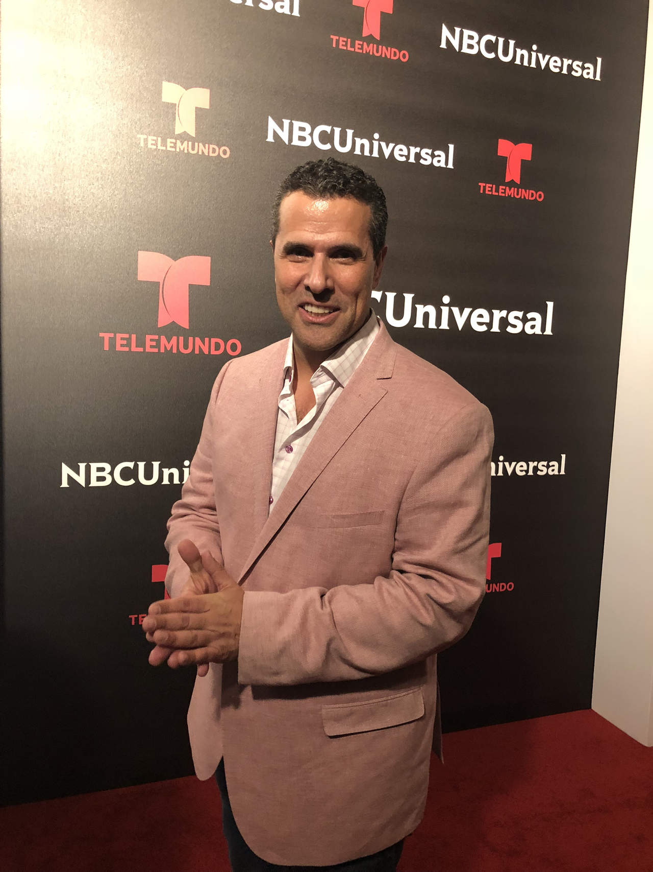 El presentador mexicano recibirá en Miami el premio Estrella Digital (ED) que se otorga a personajes que están causando un impacto positivo en sus diversas áreas. (ARCHIVO)