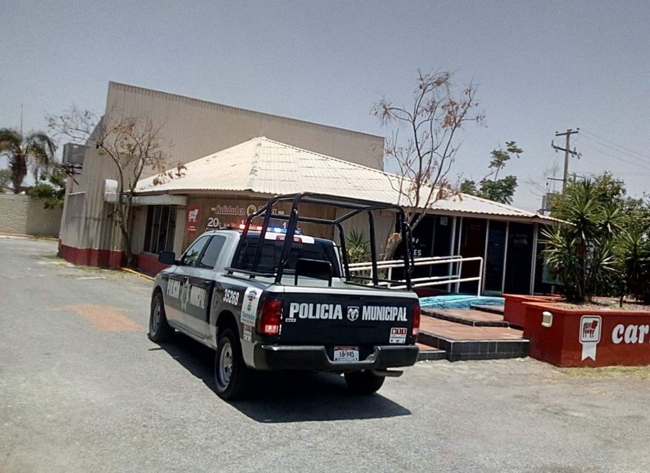 Sujetos armados asaltan negocio de venta de carnes en Torreón